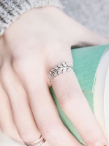 Lustrous  Leaves Adjustable American Diamond Ring