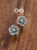 The dreamy floral motif studs - Tiny Trinket Earrings