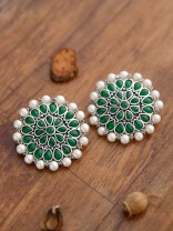The headturner's blissful Emerald-Pearl statement earrings