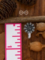 The Floral Fantasy - Embellished Non-pierced Nosepin (Onyx Black)