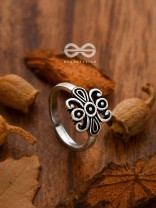 The Hypnotic Artwork Toe Ring - Tiny Trinket Collection