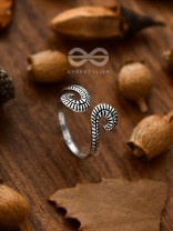 The Hypnotic Twist Toe Ring - Tiny Trinket Collection
