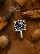 THE GEOMETRIC MOTIFS - INTRICATE NON PIERCED NOSE-PIN (Royal blue)
