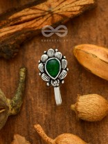 The Aztec Autumn Leaf - Oxidised Boho Nosepin (Green)