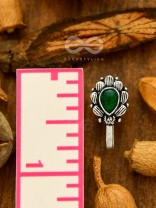 The Aztec Autumn Leaf - Oxidised Boho Nosepin (Green)