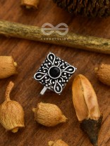 The Elegance Sqaured - Non-Pierced Boho Nosepin (Onyx Black)