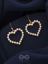 The pearly heart of desire - Golden dangler earring