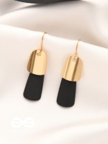 Elemntary Elegance - Golden Casual Earrings