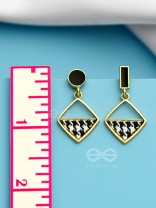 The Geometric Funk - Statement Hounstooth Pattern Earrings