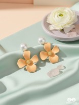 A FLORAL DELIGHT STATEMENT - PEARL EARRINGS