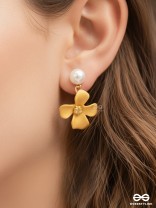 A FLORAL DELIGHT STATEMENT - PEARL EARRINGS