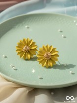 BLOOMING BLOSSOMS - Statement Stud Earrings (Bumblebee)
