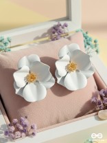 THE POISED PERIWINKLES - Statement Floral Studs (Snow)