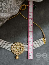 Royalty of the Sultanate - Set of Choker and Earrings (Off White)