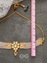 THE ETHERAL ELEGANCE - SET OF STATEMENT CHOKER AND EARRINGS (Pastel pink)