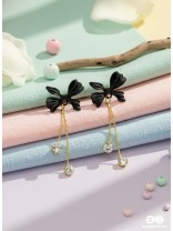 Shooting Stars- Black and Golden Solitaire Studded Earrings