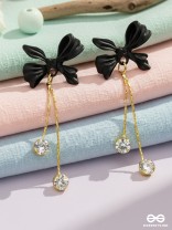 Shooting Stars- Black and Golden Solitaire Studded Earrings