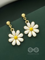 Dewy Daisies - Chic Enamelled Earrings
