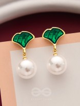The Ever'green' Enchantment- Golden Pearl Earrings (Emerald Green)