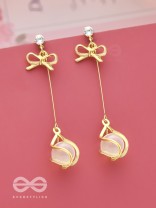 The Golden Globe Star- Elegant Golden Earrings