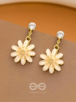 The Snowdrop- Cute Golden Earrings (Chiffon White)
