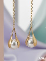 The Hanging Moon- Golden Pearl Earrings