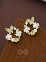  THE PEARLY WREATH- GOLDEN PEARL and Rhinestones EARRINGS