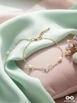 The Sunlit Beach- Pearls and Crystal Studded Golden Bracelet