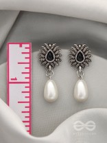 Drops of Desire- Oxidised Pearl Earrings