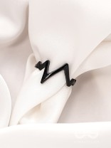  THE TWISTED VINE- ELEGANT BLACK RING