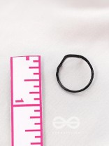  THE TWISTED VINE- ELEGANT BLACK RING