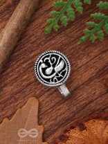 THE MAJESTIC AVIAN - OXIDISED NON-PIERCED NOSERING