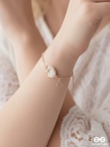 The Beach Love- Golden Embellished Bracelet