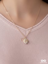 The Beach Romance- Golden Embellished Necklace With Anti-Tarnish Coating