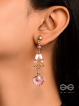 The 'Shell'bound- Golden Pearl Earrings