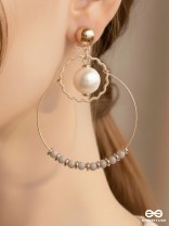 Pearl n' Ocean- Golden Pearl Earrings