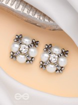 THE ROYAL FROST - STONE & PEARL STUDS