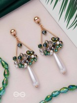 THE WILD HANGINGS - TRIANGLE DROP EARRINGS (GREEN)