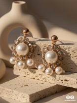 THE RADIATING CLOUDS - CLASSIC PEARL EARRINGS