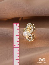 SPREADING THE WINGS - GOLDEN PEARL STUDS