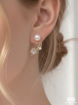 WHITE LIKE TULIPS - GOLDEN PEARL STUDS