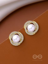 THE FLOWER POWER - GOLDEN PEARL STUDS