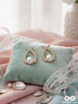 PEARLING WONDER - GOLDEN PEARL STUDS