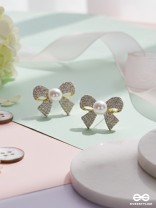 KNOT-A-LOT - GOLDEN PEARL SPARKLING STUDS