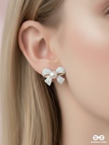 KNOT-A-LOT - GOLDEN PEARL SPARKLING STUDS