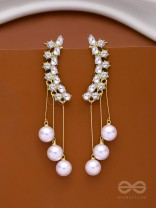 SPARKLE AND SHINE DARLIN’ - PEARLS EARCUFF EARRINGS