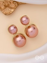 LOOP-DE-LOOP - GOLDEN PEARL STUDS 