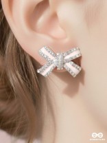 KNOTTY & NICE - GOLDEN ENAMELLED STUDS (WHITE)