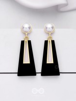 A SASS A DAY - BLACK & GOLDEN DROP EARRINGS 