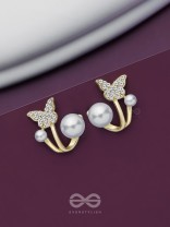 BLOOM-TASTIC BUTTERFLIES - GOLDEN PEARL STUDS